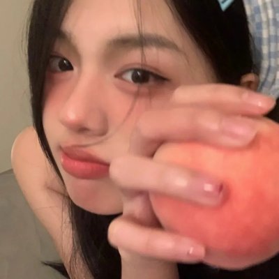 深深腥红